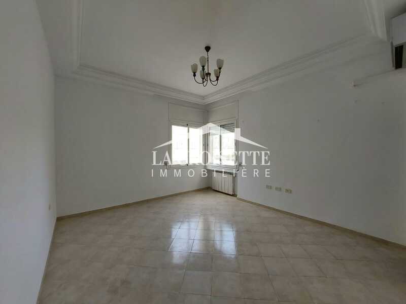 Villa S+5 à La Soukra